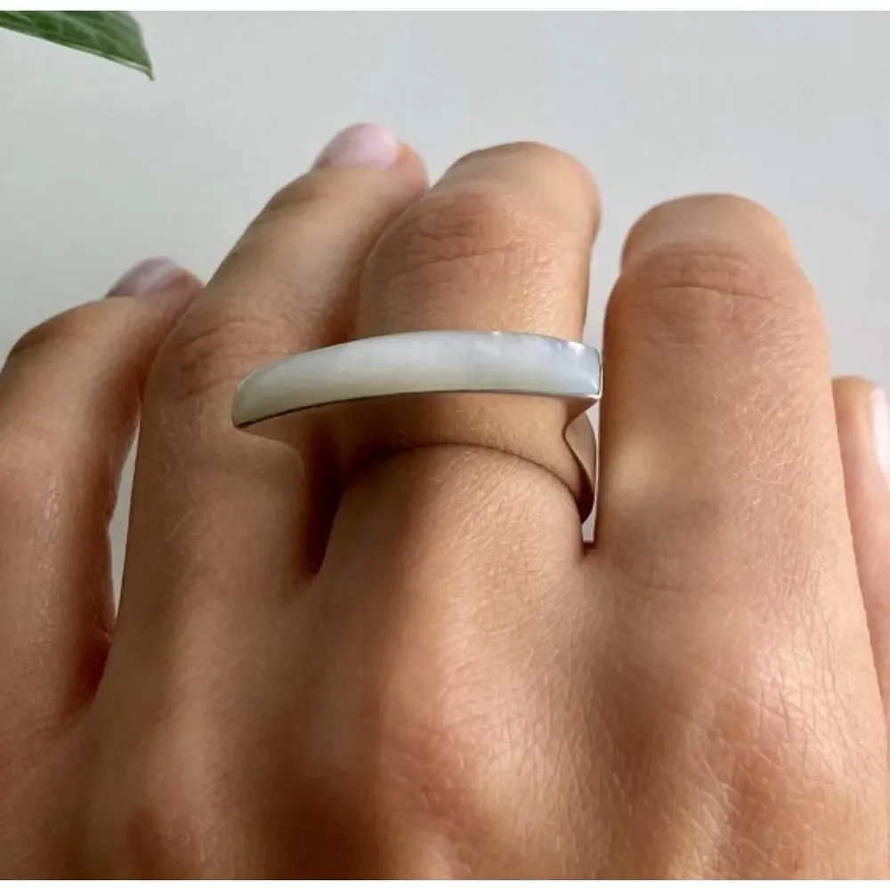 925 Sterling Silver Mother OF Pearl Ring Size 8.5